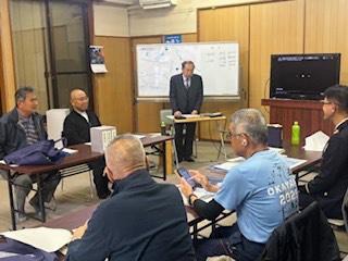 陸軍特別大演習等を説明する前川会員